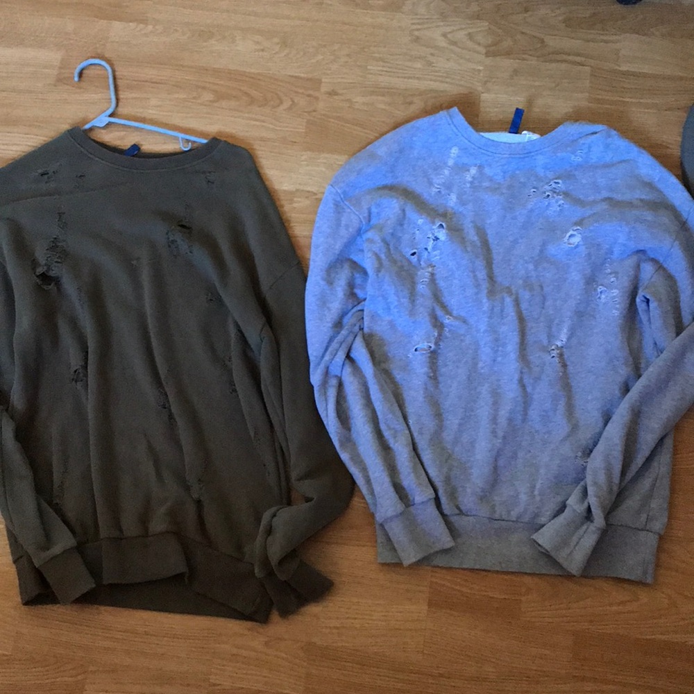H&M Distressed Crew Neck! Size XS